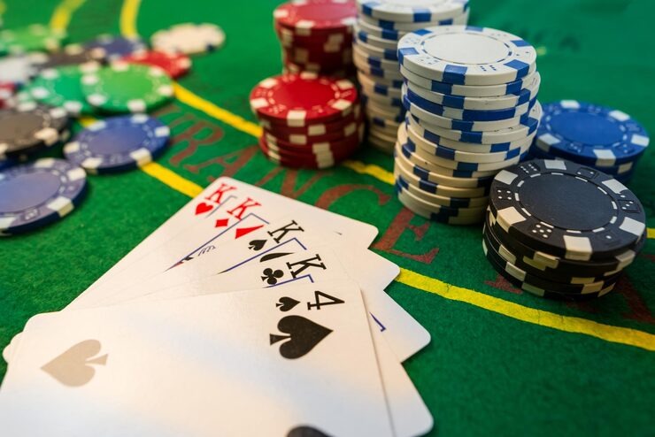 Evolution Gaming roulette table interface on pututogel login showing betting options and live wheel